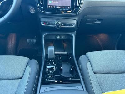 Volvo XC40 B3 Plus Dark / Essence (2024) - Foto 11