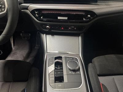 BMW 330 xDrive Touring (2024) - Photo 11