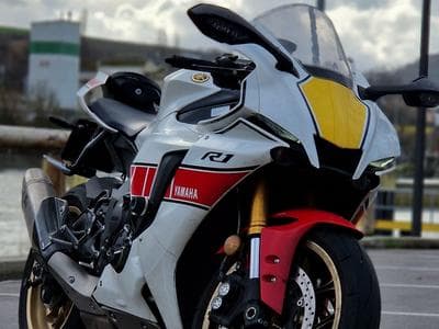 Yamaha R1 (2022) - Photo 1