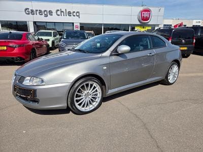 Alfa-Romeo GT 1.9 JTD 150 (2010) - Photo 1