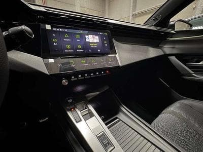 Peugeot 308 308 BlueHDi 130 EAT8 GT (2025) - Photo 12