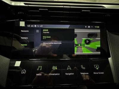 Peugeot 308 308 BlueHDi 130 EAT8 GT (2025) - Photo 14