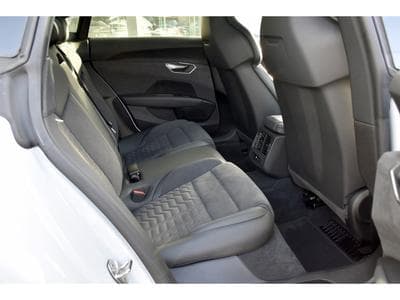 Audi e-tron 60 Quattro SUSP PNEU SG SPORT PLUS MEMO CAM360 JA20 1° MAIN (2022) - Photo 8