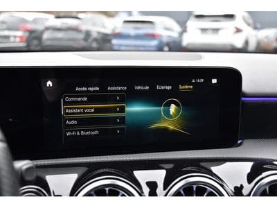 Mercedes A 200 AMG Line 7G DISTRONIC KEYLESS CAM NIGHT MIDLINE 1° MAIN (2023) - Photo 12