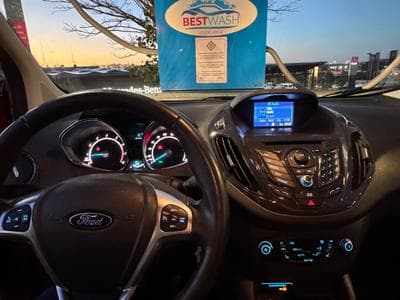 Ford Courier (2015) - Photo 1