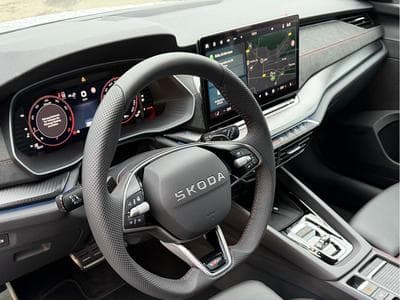 Skoda Octavia COMBI 2.0 TSI 265 RS DSG CANTON PANO CUIR NAVI (2026) - Foto 5