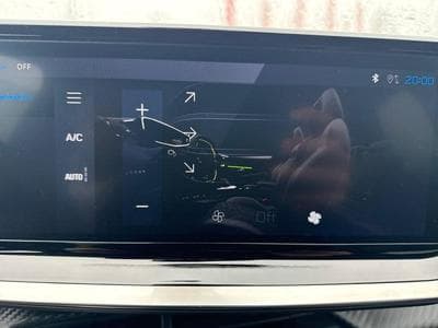 PEUGEOT 208 1.2 Hybrid 100ch Allure e-DCS6 (2024) - Foto 10