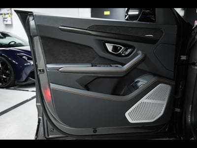 Lamborghini Urus S 4.0 V8  (666 CH) - AKRAPOVIC (2024) - Photo 10