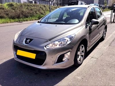 Peugeot 308 1.6 Essence (2013) - Photo 1