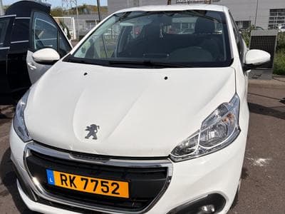 Peugeot 208 1.6 bluehdi 75 Active (2017) - Photo 1