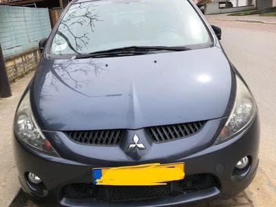 Mitsubishi Grandis Monospace (2006) - Photo 1