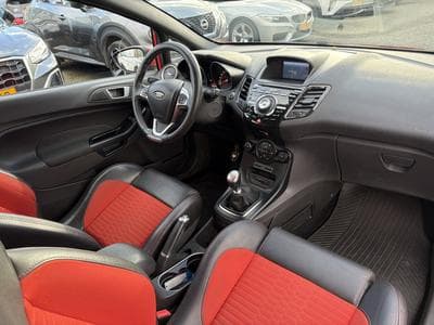Ford Fiesta ST 1.6 182CV (2015) - Photo 11
