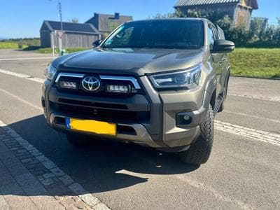 Toyota Hilux Invincible (2023) - Photo 1