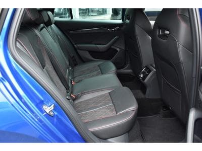 Skoda Octavia Combi 2.0 TDI RS DSG 4X4 MEMO TRAVEL CANTON CAM KEYLESS (2024) - Foto 8