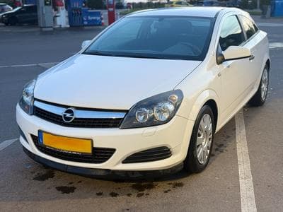 Opel Astra GTC 1.4 Coupé 90 (2009) - Photo 1