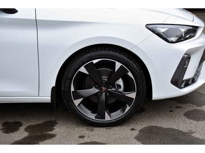 Cupra Leon ST 1.5 eTSI DSG ACC LANE SG CHFF CAM NEUVE (2025) - Photo 5