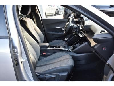 Peugeot 2008 1.2 PureTech Allure ACC GPS LANE SIDE CAM 360 1° MAIN (2024) - Photo 7