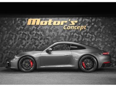 Porsche 911 Carrera 4 GTS Coupé PDK (2024) - Photo 2