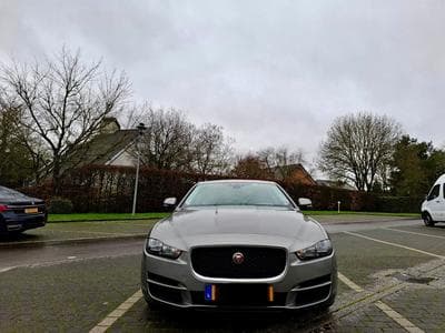 Jaguar XE Pure (2017) - Foto 1