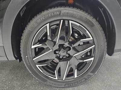 Peugeot 5008 1.2 PureTech 146 e-DSC6 GT (2025) - Photo 6