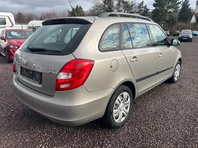 Skoda Fabia Fabia Combi 1.4l *Klima*TÜV 05/2027*Euro5* (2010) - Photo 4