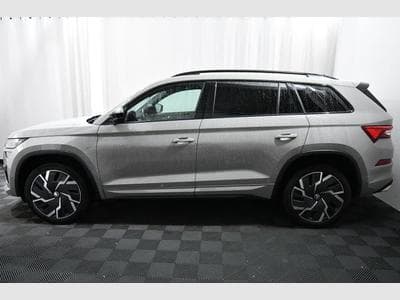 Skoda Kodiaq Kodiaq RS 4x4, AHK, Navi, 360 Grad, Park A. (2023) - Foto 2