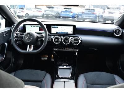 Mercedes A 200 AMG Line 7G-Tronic (2025) - Foto 6