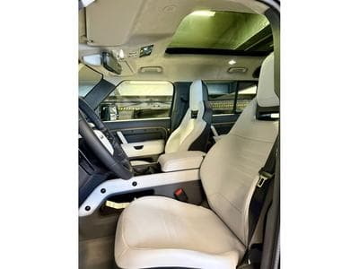 Land-Rover Defender V8 4.4 P635 110 OCTA Petra Copper SHZ LEDER KAMERA*PANO*MERI (2025) - Foto 4