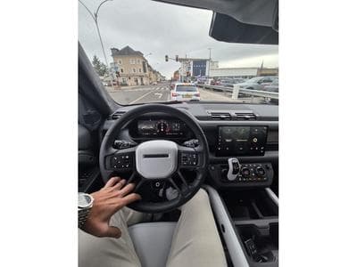 Land-Rover Defender V8 4.4 P635 110 OCTA Petra Copper SHZ LEDER KAMERA*PANO*MERI (2025) - Foto 7