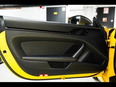 Porsche 911 .1 911 CARRERA T PDK - PACK SPORTDESIGN BLACK – RACING YELLO (2023) - Foto 9