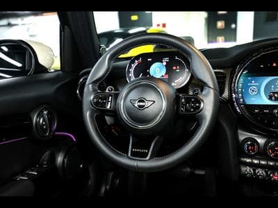 Mini Cooper S 5 PORTES AUTO RESOLUTE EDITION – REBEL GREEN (2022) - Photo 10