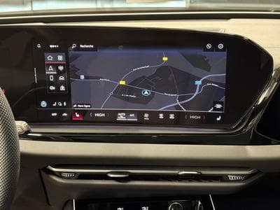 Audi A6 AVANT S-line 2.0 TDI 204CV PANO/360/CUIR (2025) - Photo 11