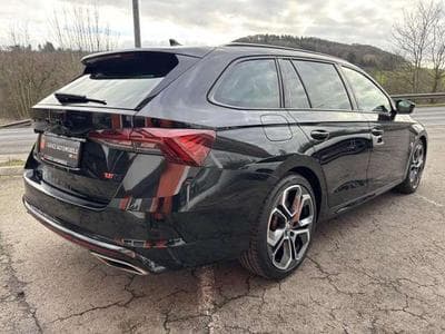 Skoda Octavia RS COMBI 245 PS (2023) - Foto 11