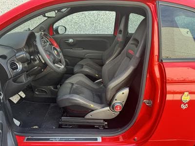 Abarth 695 TRIBUTO FERRARI /CARBON/N°1056/1199 (2011) - Photo 11