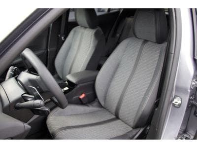 Peugeot 2008 1.2 Allure Hybrid 145 e-DSC6 ACC 360 (2025) - Foto 6