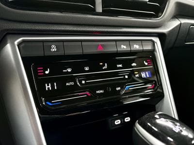 VW T-Roc Life 150 CV TSI DSG7 ** Attelage ** Pneus 4 Saisons** (2024) - Photo 14