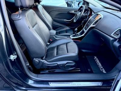 Opel Astra Astra J GTC OPC Line 1.6 Turbo /NAVI/LED/PDC/ (2012) - Photo 11