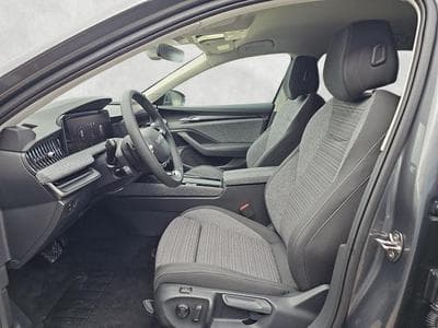 Skoda Superb 2.0 TDI 110 kW Selection (2025) - Photo 9