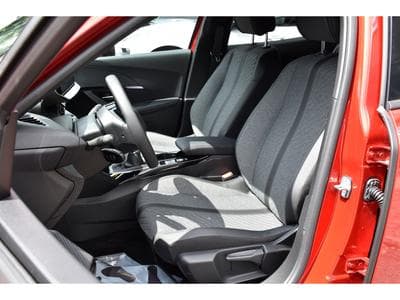 Peugeot 2008 1.2 PureTech Allure ACC GPS LANE SIDE CAM 360 1° MAIN (2024) - Photo 6