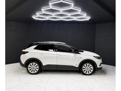 Opel Grandland Hybrid4 300 (2020) - Photo 6