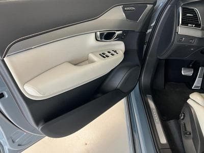 Volvo XC90 R-Design (2021) - Photo 15