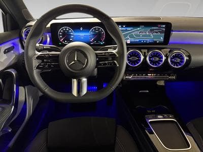 Mercedes A 200 1.3 Hatchback AMG Night Edition (2025) - Photo 6