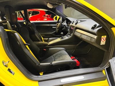 Porsche Cayman 718 GT4 (2020) - Photo 14