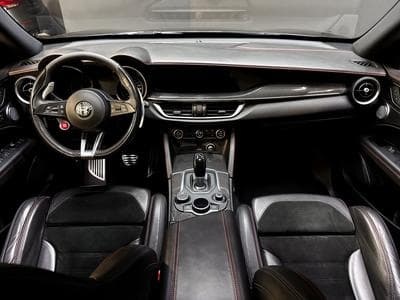 Alfa-Romeo Stelvio Quadrifoglio Q4 (2018) - Photo 12