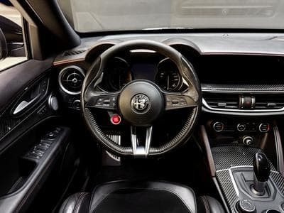 Alfa-Romeo Stelvio Quadrifoglio Q4 (2018) - Photo 9