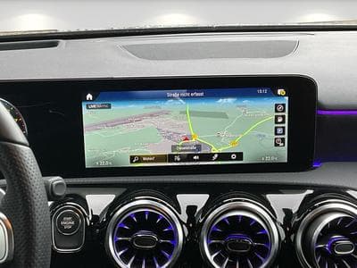 Mercedes A 250 e AMG Line e PlugIn Hybrid Pano 360 Kamera (2023) - Photo 11