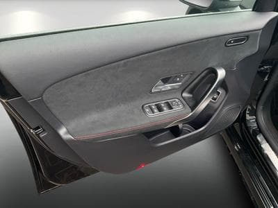 Mercedes A 250 e AMG Line e PlugIn Hybrid Pano 360 Kamera (2023) - Photo 14