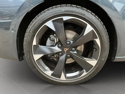 Cupra Leon DSG+Pure-Perf.+Navi+RearView (2024) - Foto 8