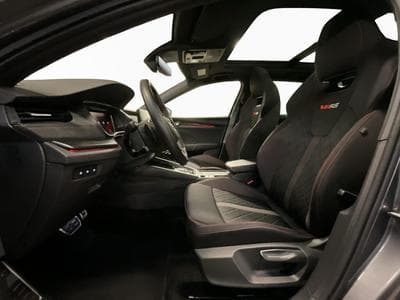 Skoda Octavia Combi+RS+DSG+Pano+AHK (2024) - Foto 9