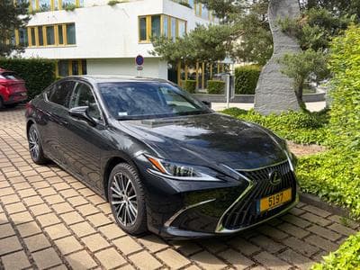 Lexus ES 300h Executive Line (2023) - Photo 1